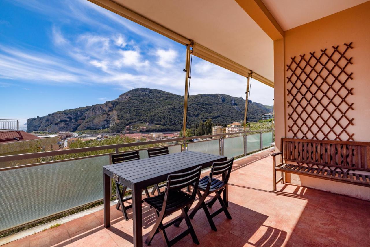 Casa Matilde - Appartamento Vista Mare - Con Posto Auto Finale Ligure Ngoại thất bức ảnh